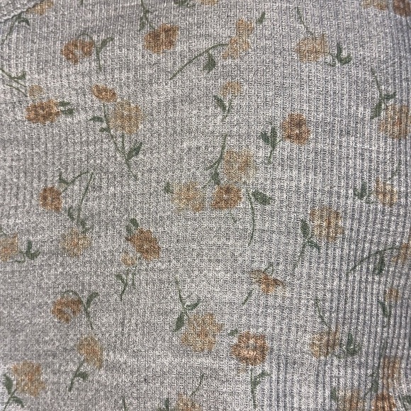 Michelle Mae Harper Henley Top- Grey W/ Yellow Floral - Picture 5 of 6